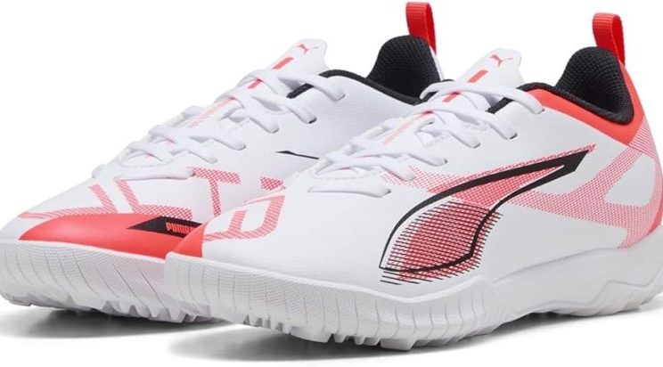Descubre la comodidad y el estilo de las PUMA Ultra 5 Play TT Jr para niños: disponibles en tallas del 28 al 39